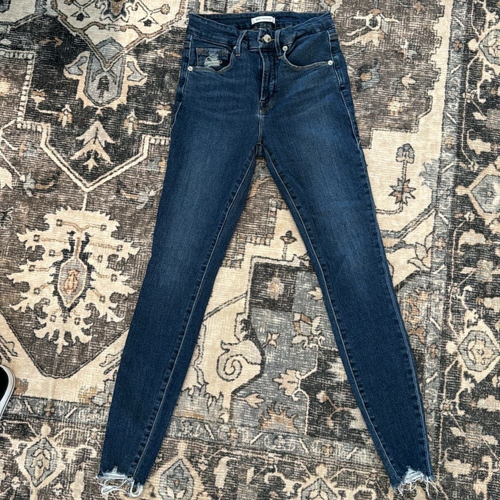 Good American Good Legs Jean with distressed ankle